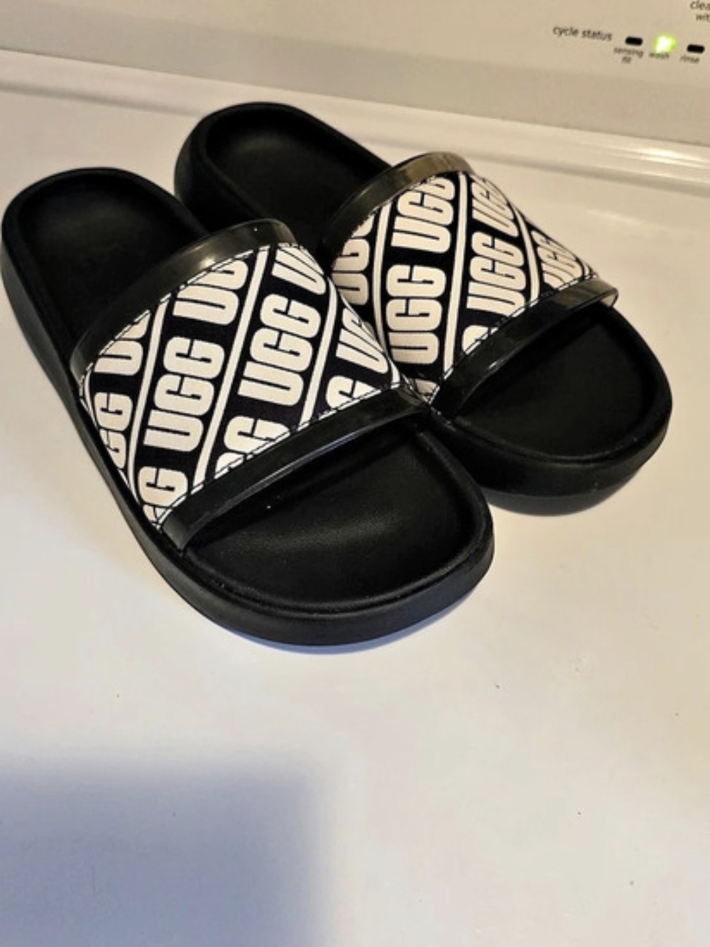 UGG Sport Yeah Slide Black & White Sandals Size 7